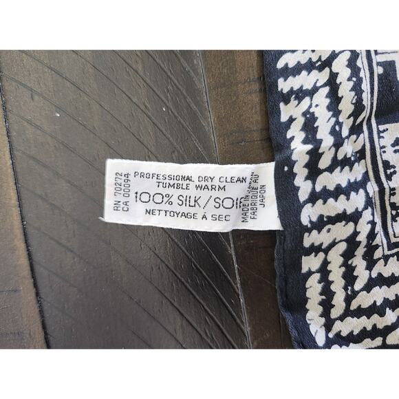 Vintage 100% Silk Elisabeth Liz Claiborne‎ Handkerchief 10 1/2x 10 1/2" - Picture 3 of 4